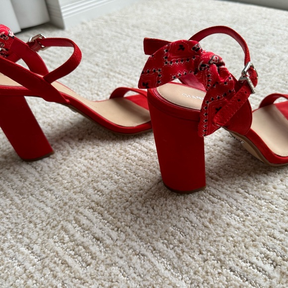 Gianni Bini Women’s Red Heels Size 8 - Picture 4 of 11